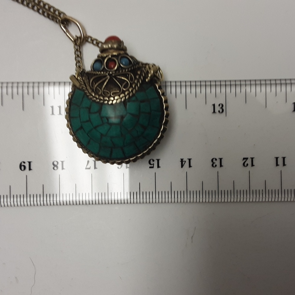 VINTAGE TURQUOISE ENCAPSULATED NECKLACE - Picture 3 of 5